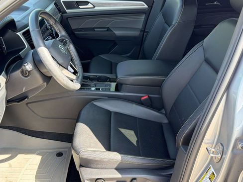 Used 2023 Volkswagen Atlas Cross Sport SE FWD image 5