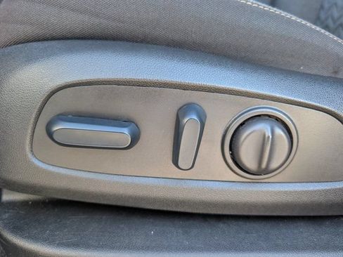 Used 2024 Chevrolet Equinox LT AWD/4WD image 16