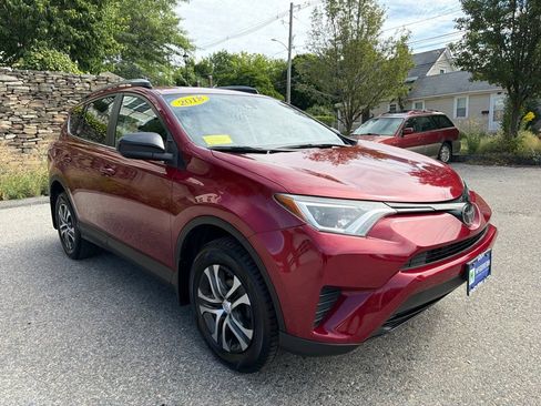 Used 2018 Toyota RAV4 LE AWD/4WD image 8