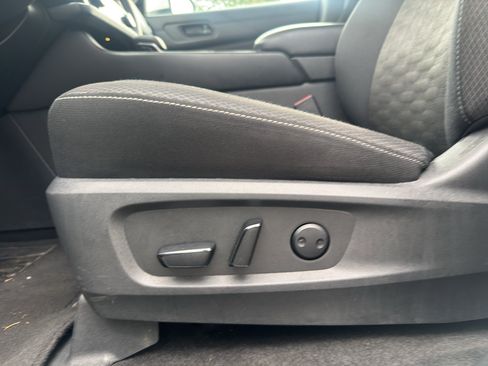 Used 2024 Nissan Pathfinder SV FWD image 31