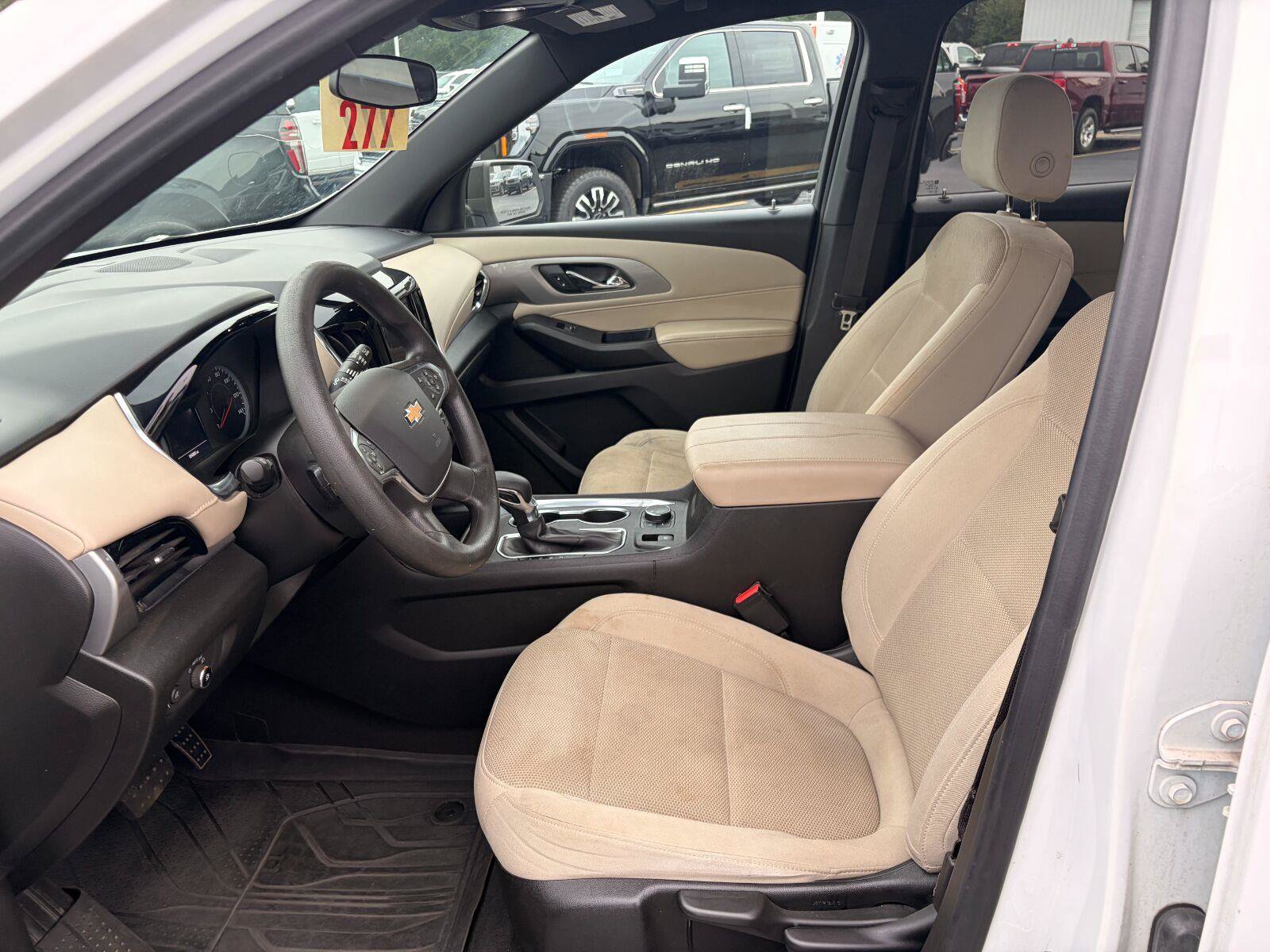 Used 2022 Chevrolet Traverse LS FWD image 15