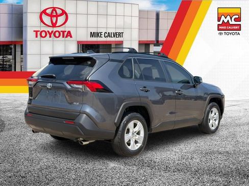 Used 2019 Toyota RAV4 XLE w/ Convenience Package FWD image 5