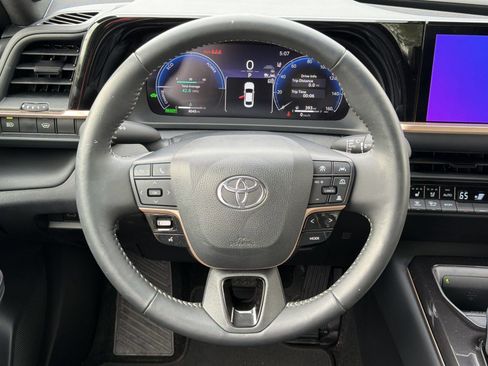 Certified 2024 Toyota Crown AWD/4WD image 11