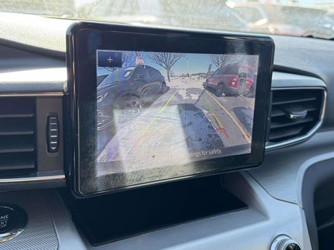 Certified 2022 Ford Explorer XLT w/ Equipment Group 202A image 24