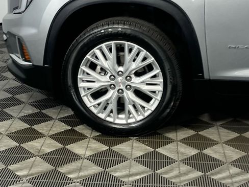 Used 2025 GMC Acadia Elevation w/ Elevation Premium Package image 12