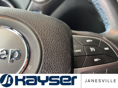 Used 2018 Jeep Grand Cherokee Laredo image 10