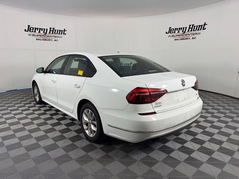 Used 2018 Volkswagen Passat 2.0T S w/ Driver Assistance Package FWD image 10