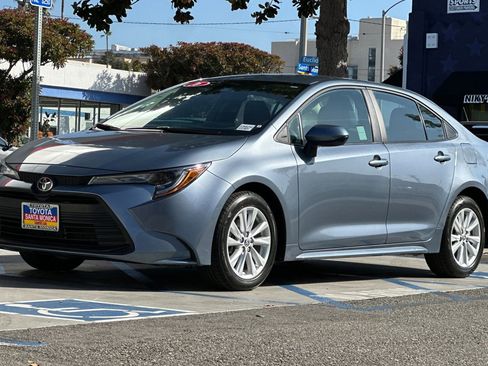 Used 2026 Toyota Corolla LE w/ LE Premium Package FWD image 8
