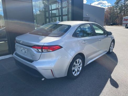 Used 2025 Toyota Corolla LE image 6