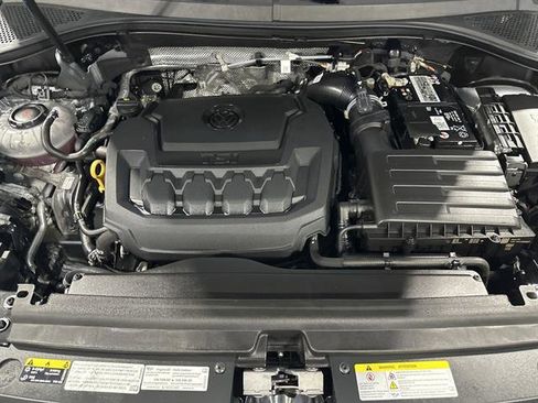 Certified 2022 Volkswagen Tiguan SE R-Line image 43