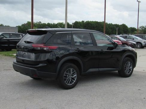 Used 2024 Nissan Rogue S image 3