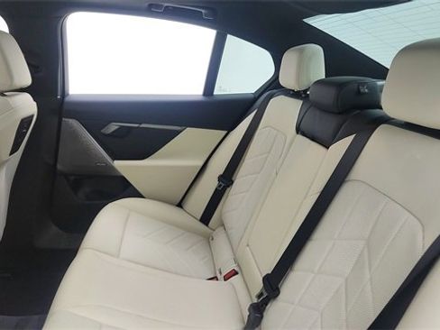 Used 2025 BMW i5 xDrive40 image 30