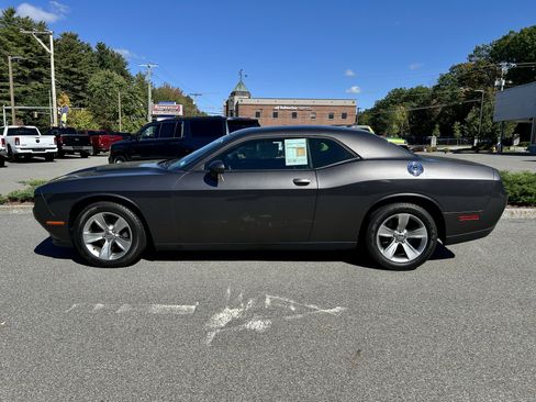 Used 2017 Dodge Challenger SXT w/ Driver Convenience Group image 5