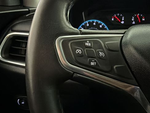 Used 2018 Chevrolet Equinox LT FWD image 14