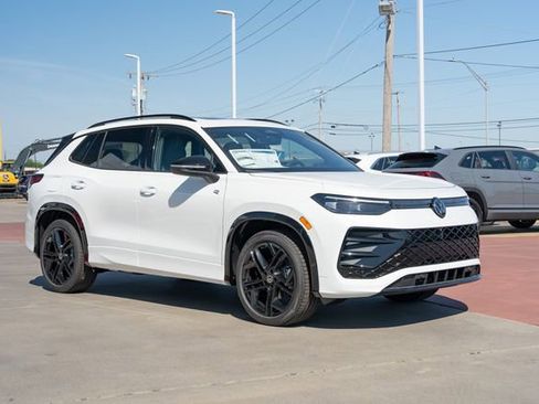 New 2026 Volkswagen Tiguan SE R-Line FWD image 8