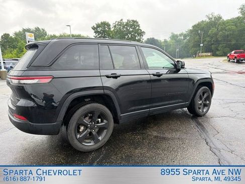 Used 2024 Jeep Grand Cherokee Altitude AWD/4WD image 3