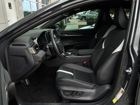 Used 2025 Toyota Camry SE FWD image 10