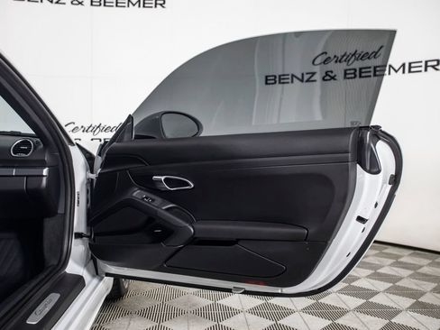 Used 2022 Porsche 718 Cayman RWD image 16