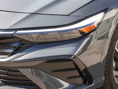 Certified 2025 Hyundai Elantra SEL image 7