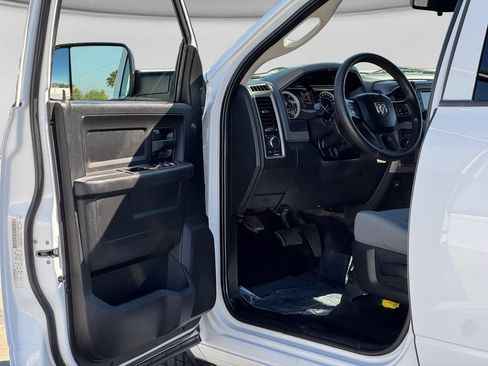Used 2016 RAM 3500 Tradesman w/ Chrome Appearance Group AWD/4WD image 9
