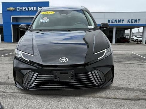 Used 2025 Toyota Camry XLE FWD image 5