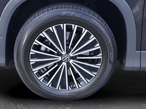 Certified 2025 Volkswagen Tiguan S w/ 18" Wheel Package AWD/4WD image 10