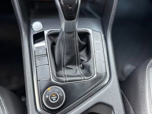Used 2022 Volkswagen Tiguan SE AWD/4WD image 14