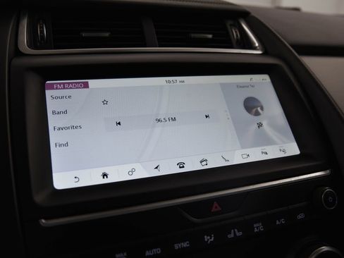 Used 2019 Jaguar E-PACE SE image 19