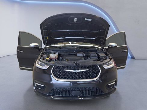Used 2022 Chrysler Pacifica Pinnacle AWD/4WD image 10