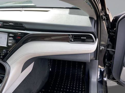 Used 2020 Toyota Camry LE image 25
