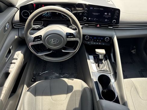 Used 2022 Hyundai Elantra SEL w/ Convenience Package FWD image 22