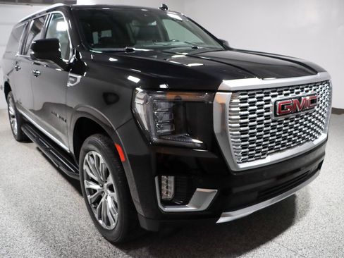Used 2023 GMC Yukon XL Denali AWD/4WD image 5