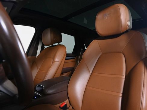 Certified 2023 Porsche Cayenne Platinum Edition AWD/4WD image 8