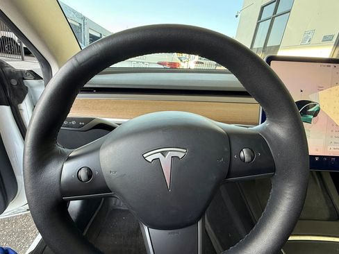 Used 2023 Tesla Model 3 Standard Range image 5