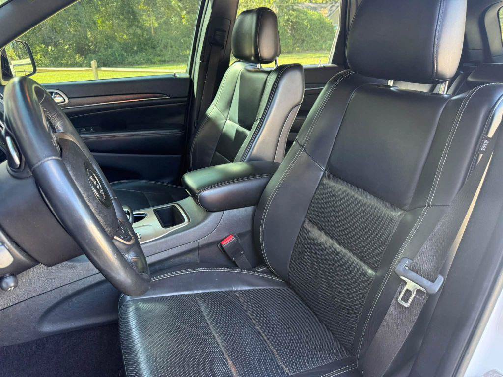 Used 2015 Jeep Grand Cherokee Limited w/ Luxury Group II RWD image 24