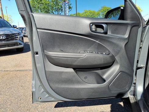 Certified 2025 Hyundai Venue Limited image 18