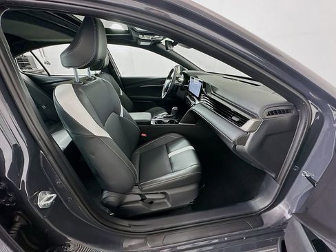 Used 2025 Toyota Camry SE image 29