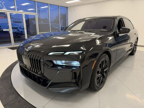 Used 2023 BMW 760i xDrive image 79