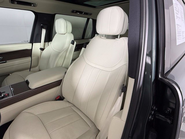 Used 2025 Land Rover Range Rover Long Wheelbase SE AWD/4WD image 6