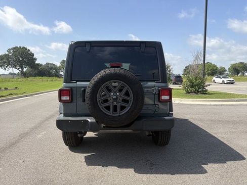 Used 2024 Jeep Wrangler Unlimited Sport AWD/4WD image 4