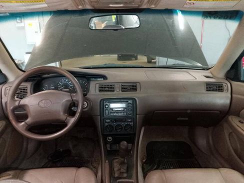 Used 1999 Toyota Camry LE FWD image 31
