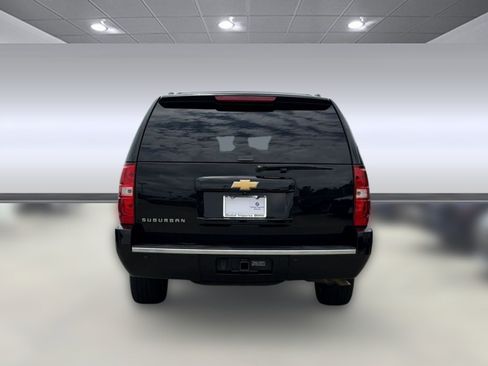 Used 2013 Chevrolet Suburban LTZ RWD image 9