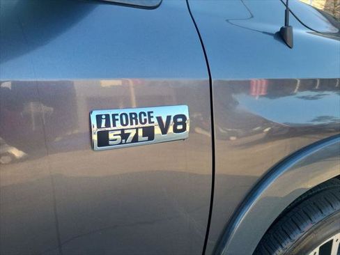 Certified 2017 Toyota Tundra SR5 image 10