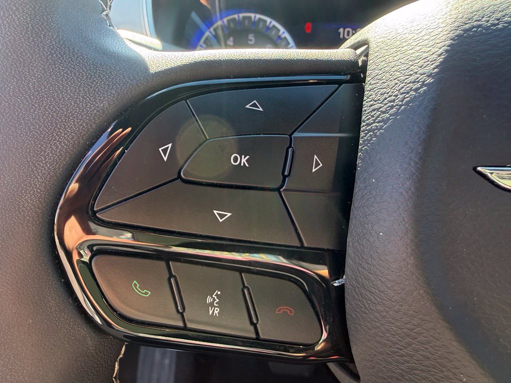 Used 2025 Chrysler Pacifica Limited FWD image 16