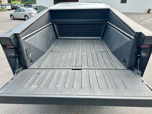 Used 2024 Tesla Cybertruck AWD Crew Cab image 14