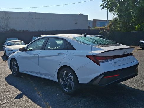 Certified 2025 Hyundai Elantra Sport FWD image 4