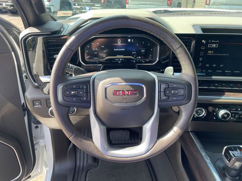 Used 2022 GMC Sierra 1500 SLT w/ SLT Convenience Package image 12