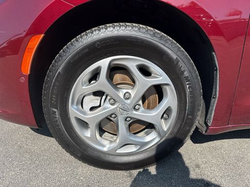 Used 2023 Chrysler Pacifica Limited w/ Uconnect Theater Family Group AWD/4WD image 9