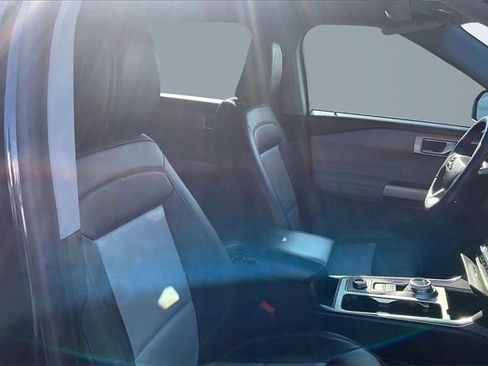 Certified 2022 Ford Explorer XLT w/ Equipment Group 202A image 7