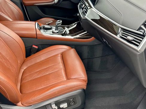 Used 2021 BMW X7 M50i w/ Dynamic Handling Package image 8